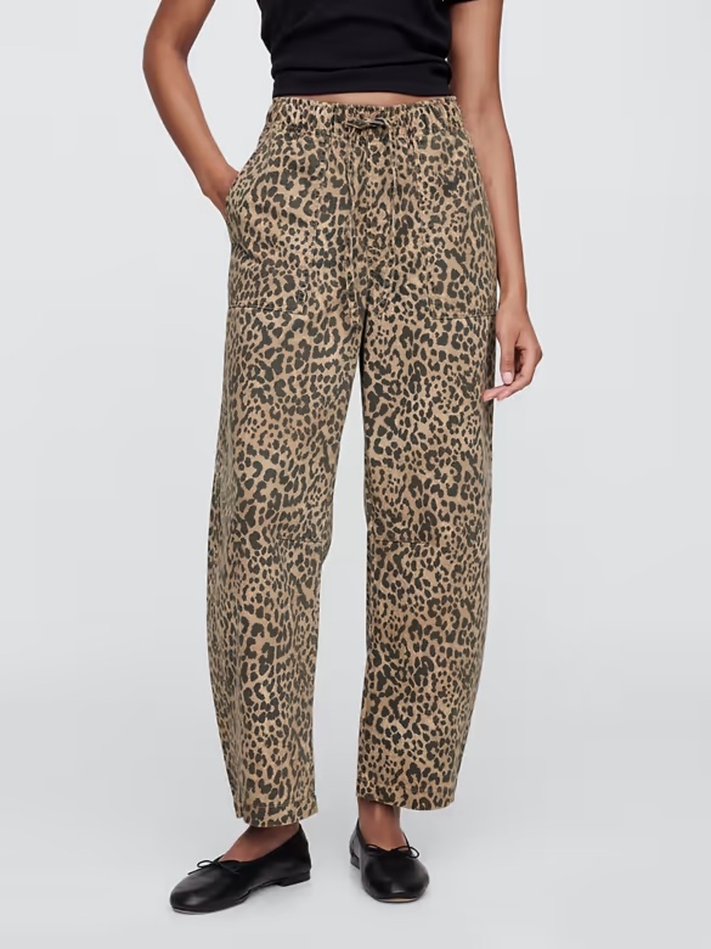 Gap Mid Rise Soft Pull-On Barrel Jeans leopard print size medium